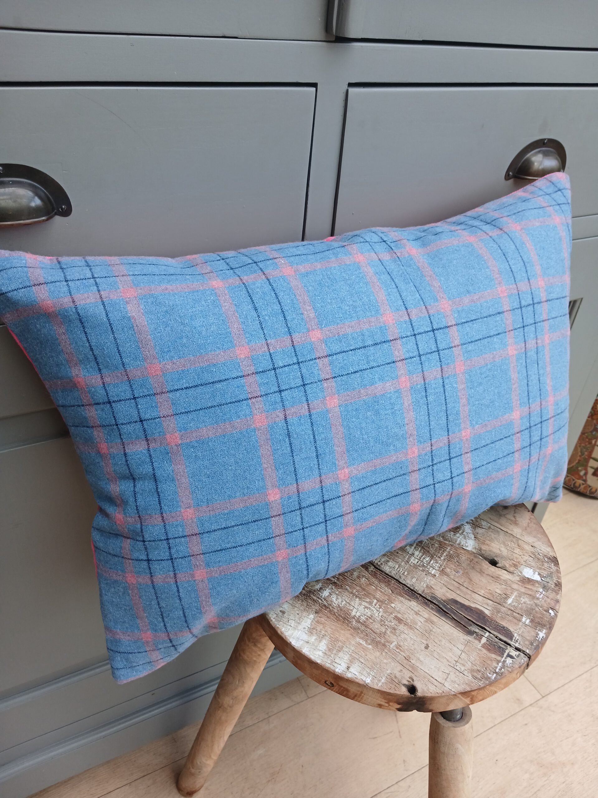 Sierkussen Oldies Amsterdam blauw/roze ruit 40 x 60 cm - Afbeelding 4